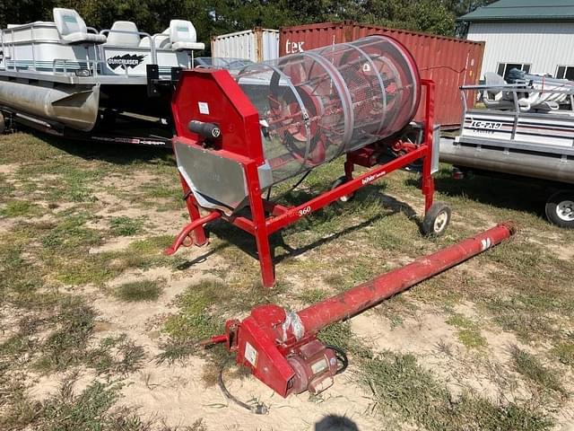 Image of Buhler Farm King 360 equipment image 1