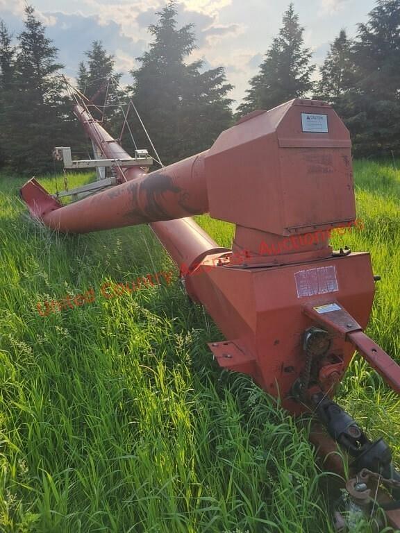 Image of Buhler Farm King 1370 equipment image 1