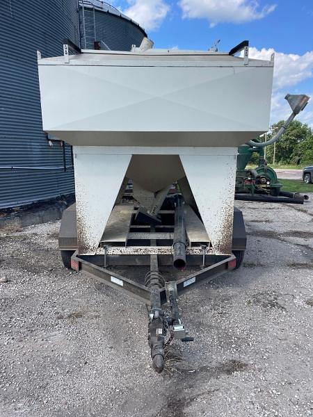 Image of Bulk Seed Tender 107R220 equipment image 1