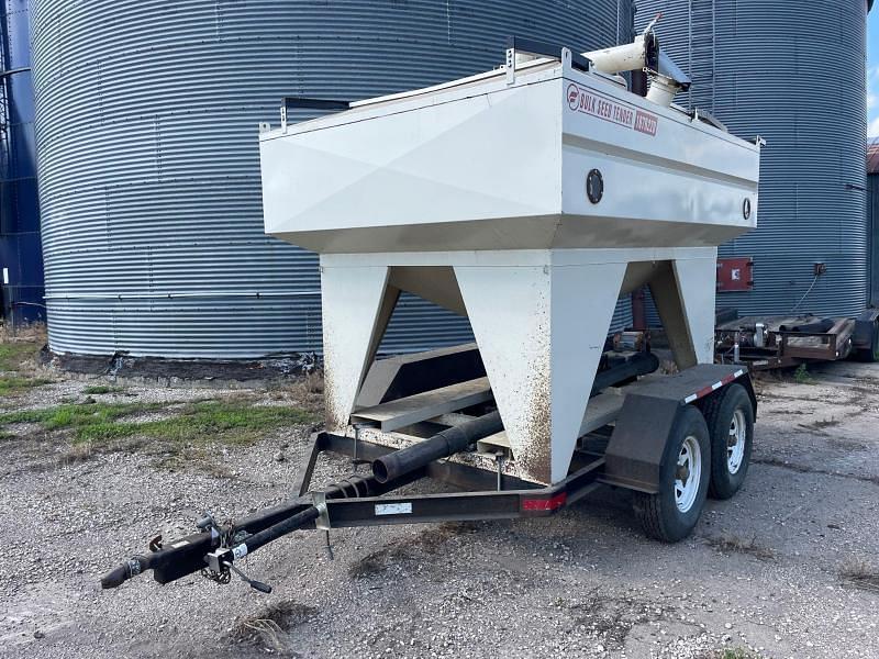 Image of Bulk Seed Tender 107R220 Primary image