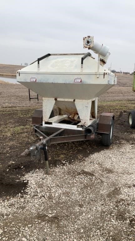Bulk Seed Tender 7S110 Equipment Image0