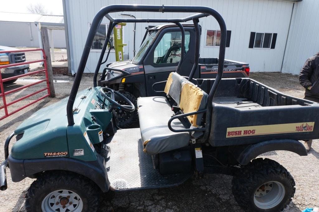 Bush Hog TH4400 Equipment Image0