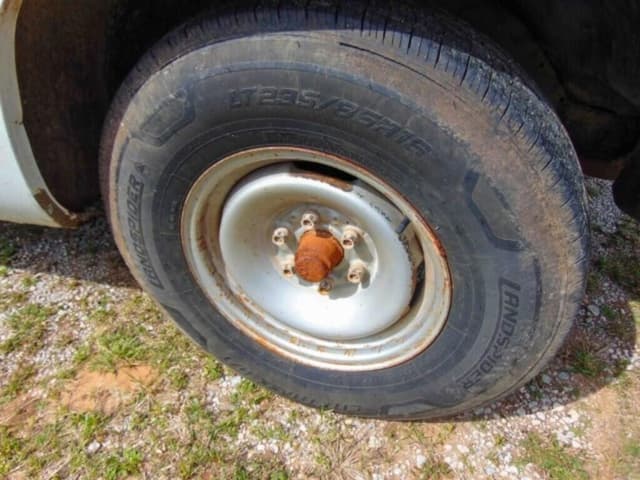 Image of Chevrolet 2500 equipment image 3