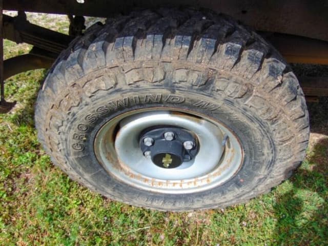 Image of Chevrolet 2500 equipment image 4