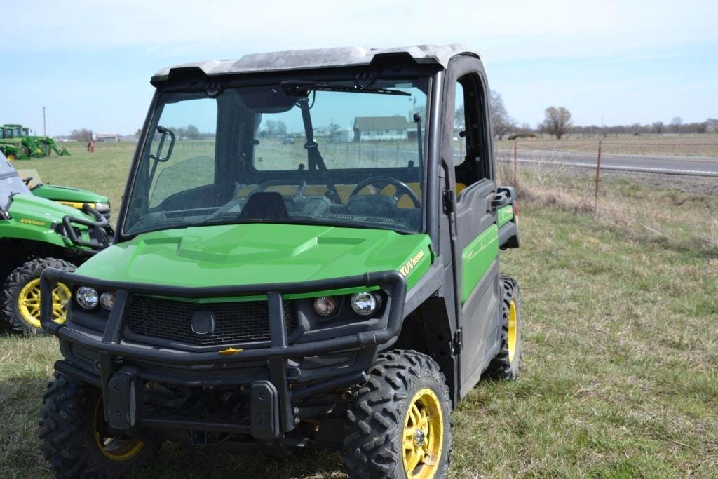 John Deere XUV 835M Equipment Image0