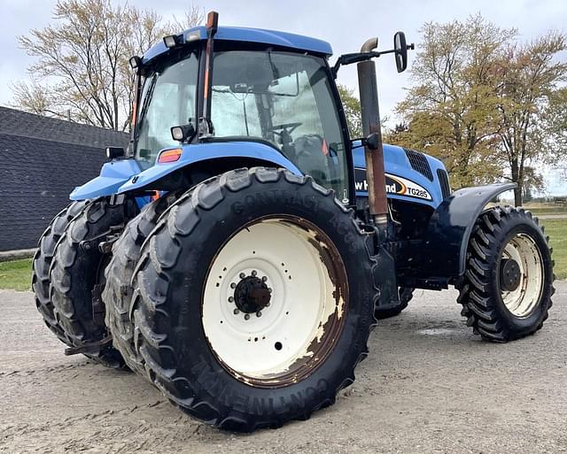 Image of New Holland TG285 equipment image 2