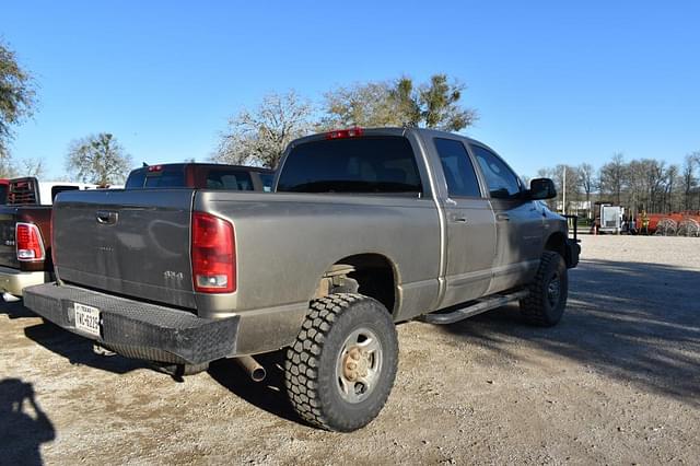 Image of Dodge Ram 2500 equipment image 2