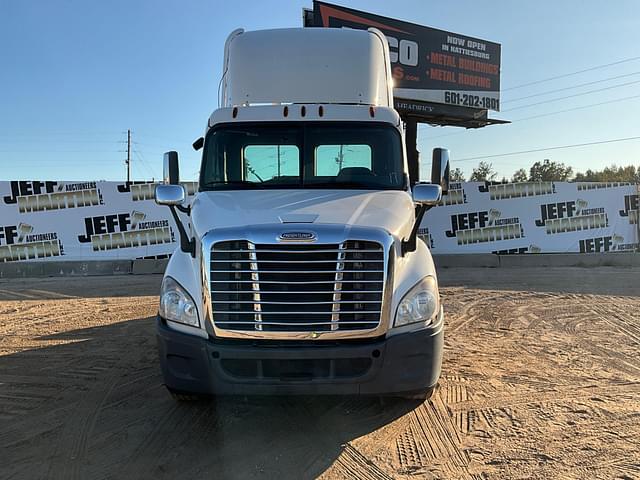 Image of Freightliner Cascadia equipment image 1