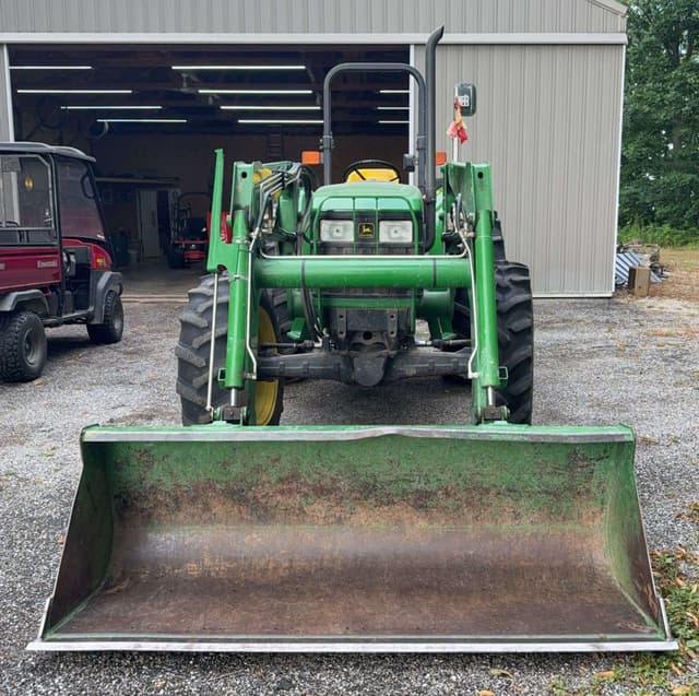 Image of John Deere 5210 equipment image 2