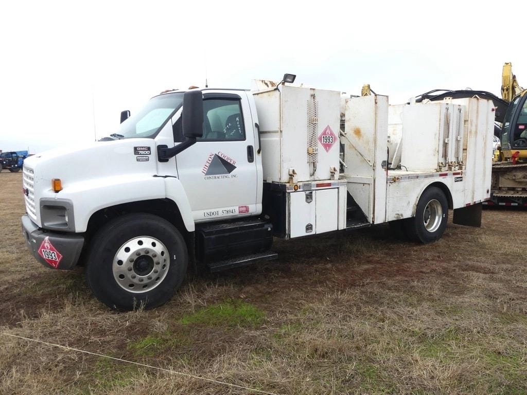 2006 GMC C7500 Equipment Image0