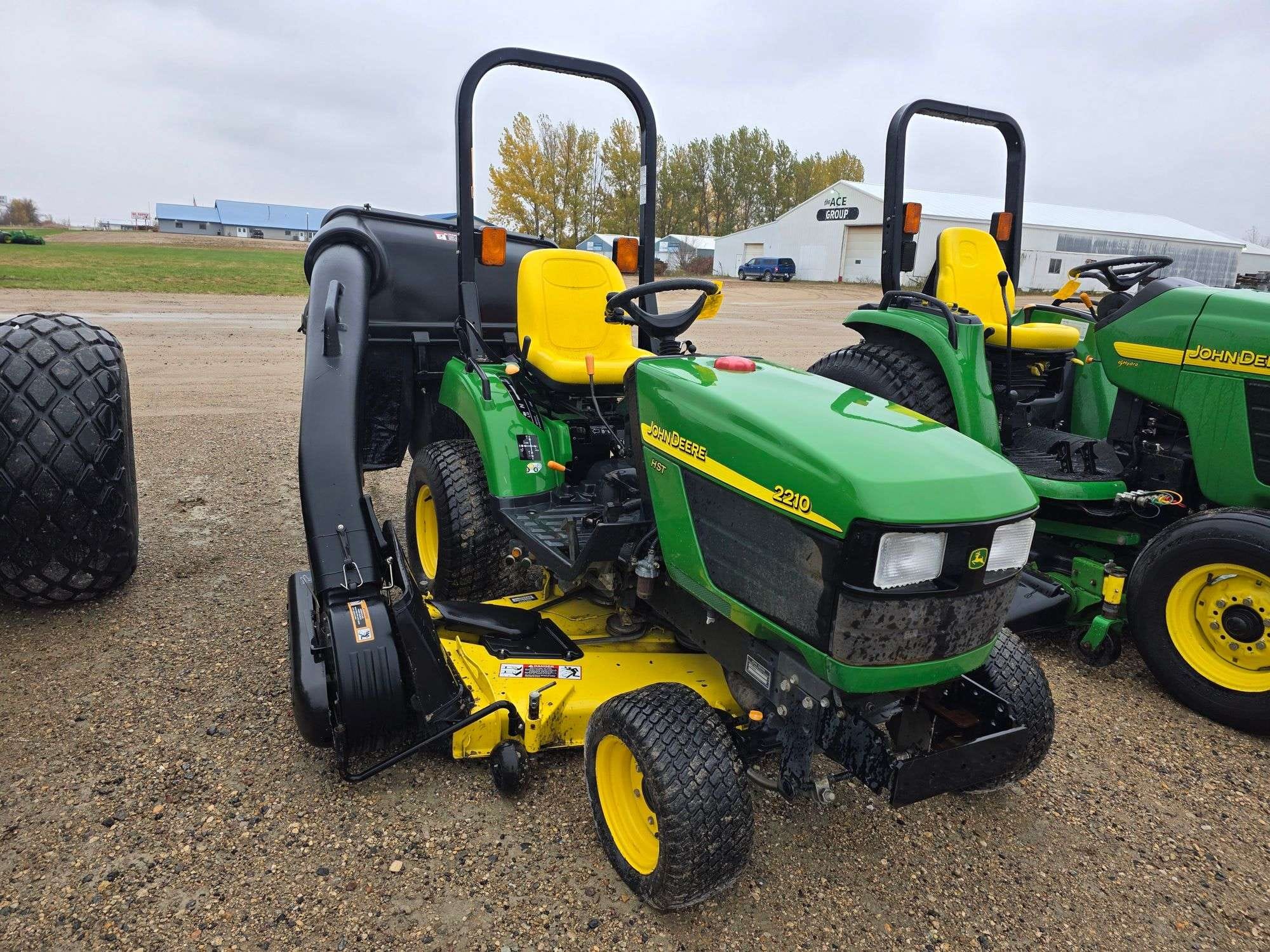 Main image John Deere 2210