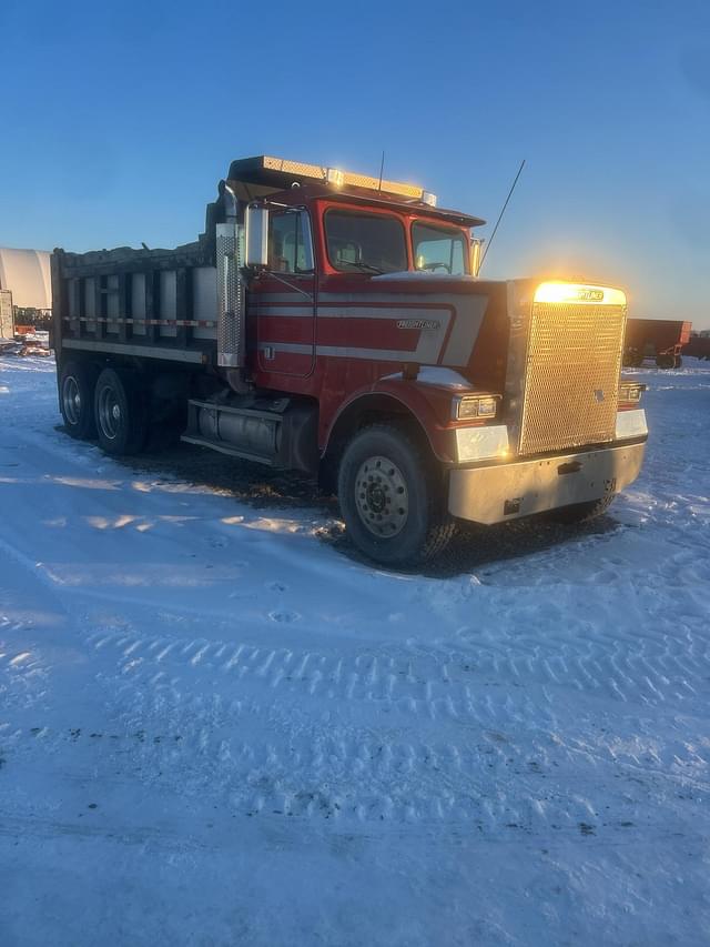 Image of Freightliner NT855 equipment image 1