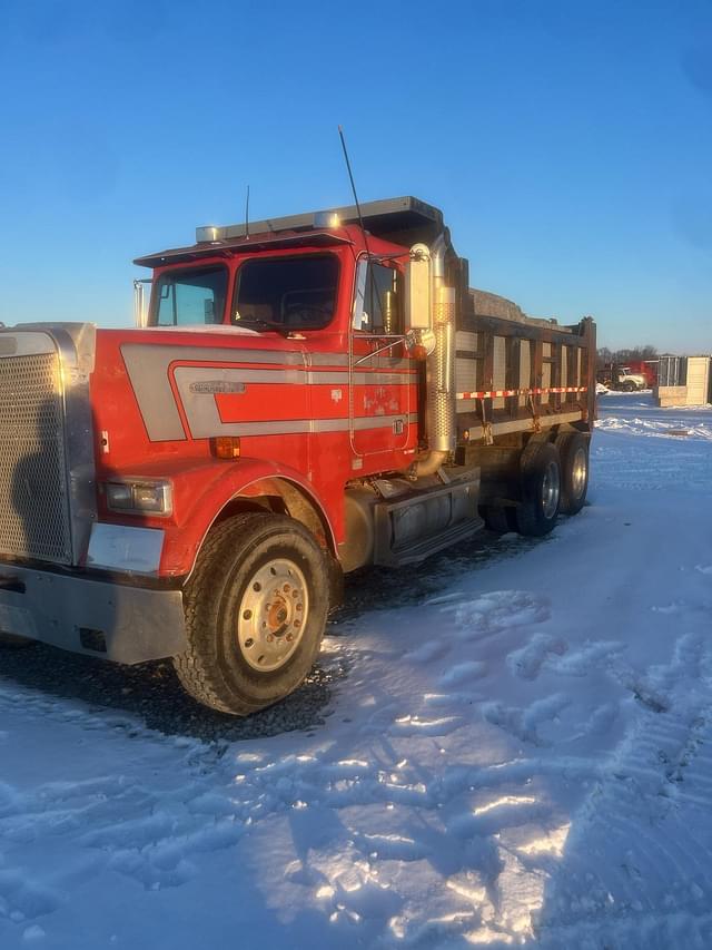 Image of Freightliner NT855 equipment image 2