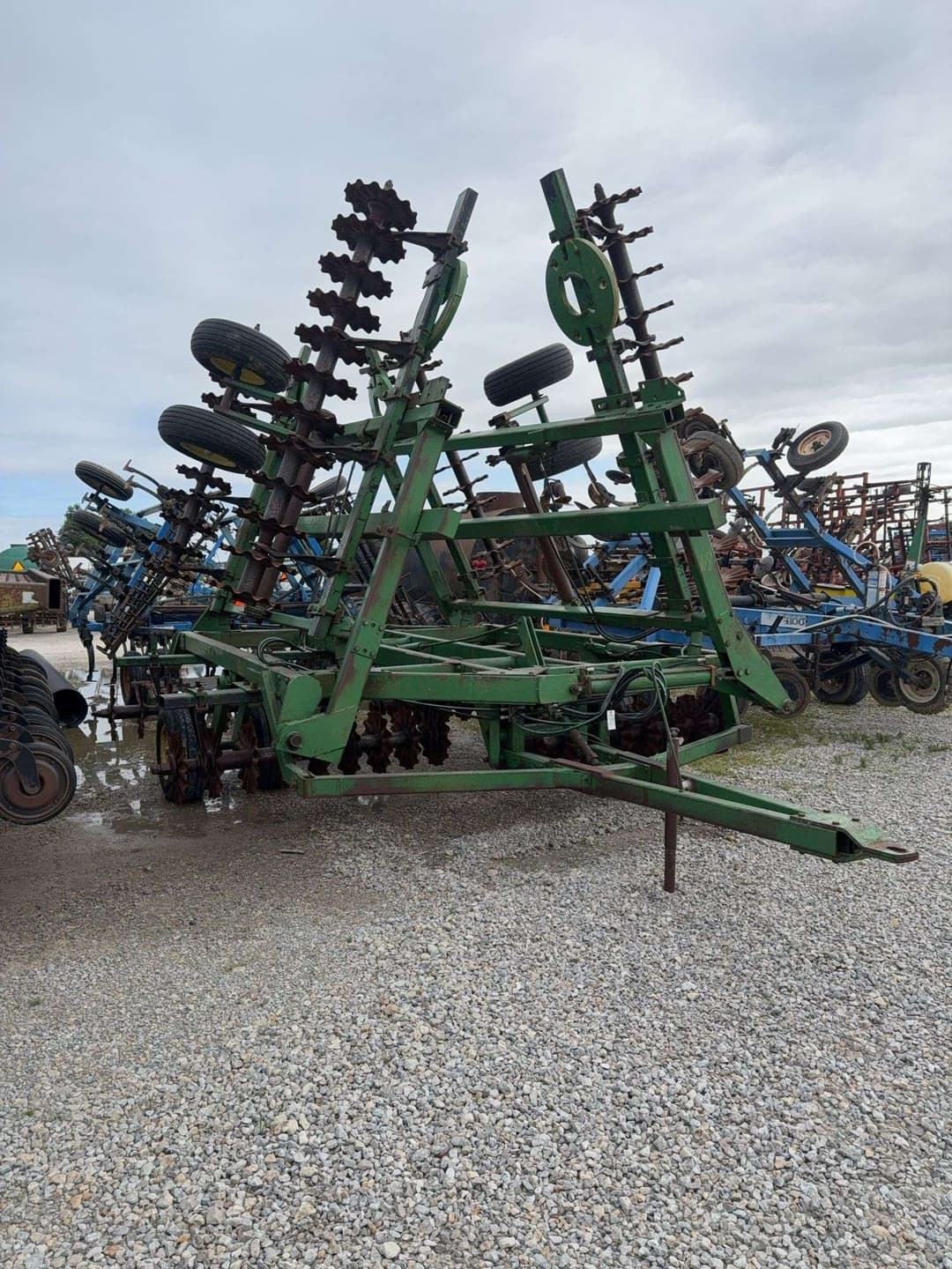 Image of John Deere 335 Primary image
