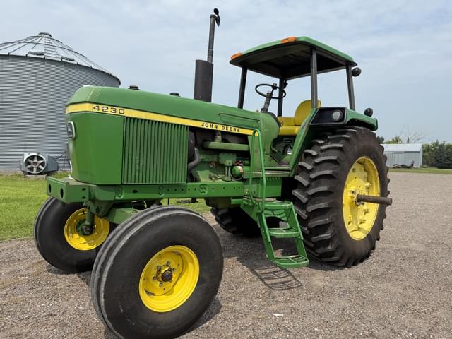 Image of John Deere 4230 equipment image 1