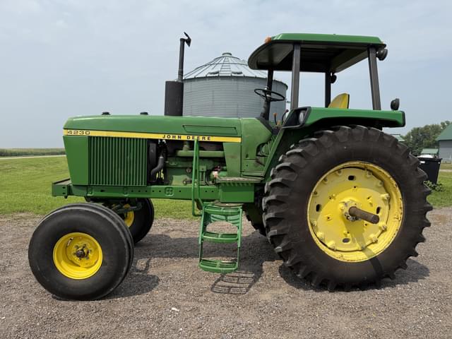 Image of John Deere 4230 equipment image 2