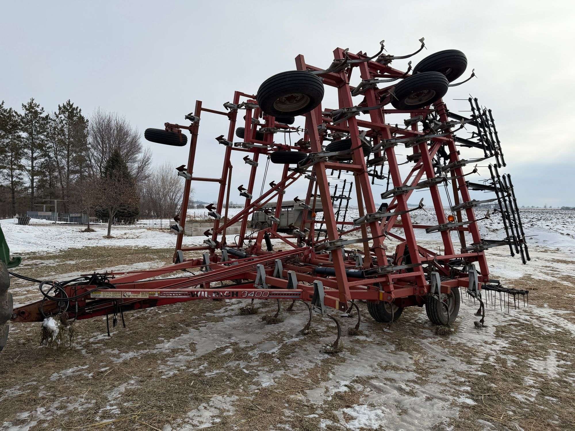 Wil-Rich 3400 Equipment Image0