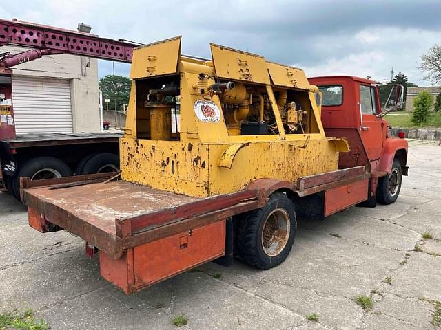 Image of Ford 600 equipment image 4