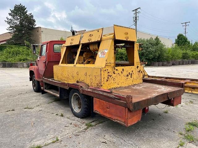 Image of Ford 600 equipment image 2