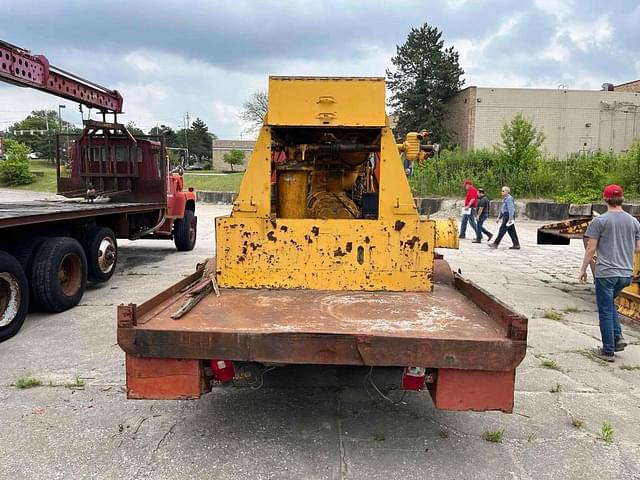 Image of Ford 600 equipment image 3