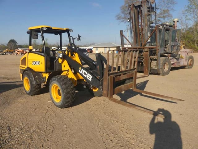 Image of JCB 407 equipment image 1