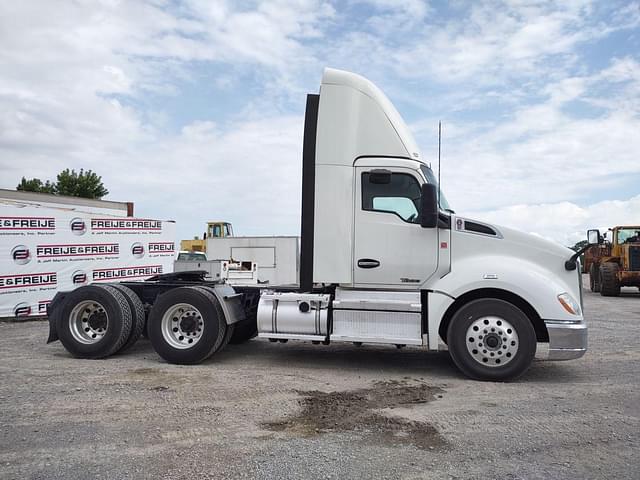 Image of Kenworth T680 equipment image 3