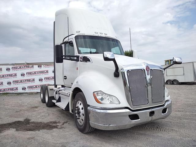 Image of Kenworth T680 equipment image 2