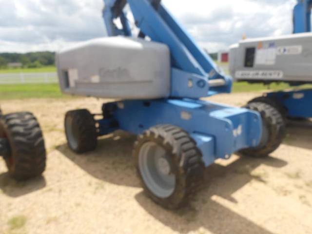Image of Genie S-60 equipment image 3