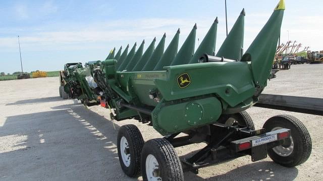 Image of John Deere C12F equipment image 4