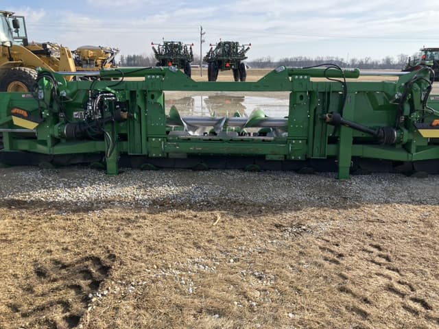 Image of John Deere C12F equipment image 4