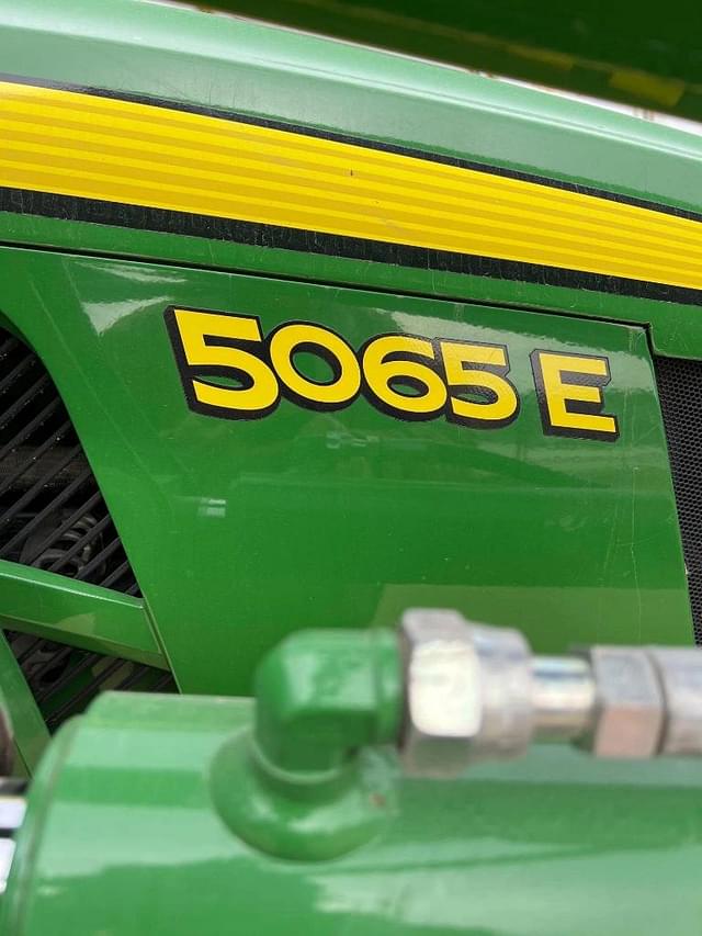 Image of John Deere 5065E equipment image 4