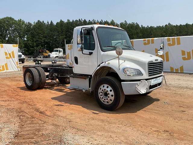 Image of Freightliner M2 equipment image 2