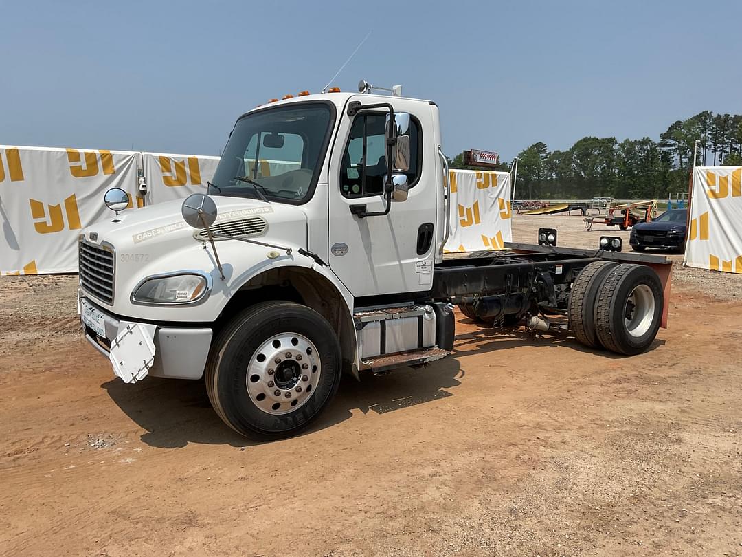 Image of Freightliner M2 Primary image