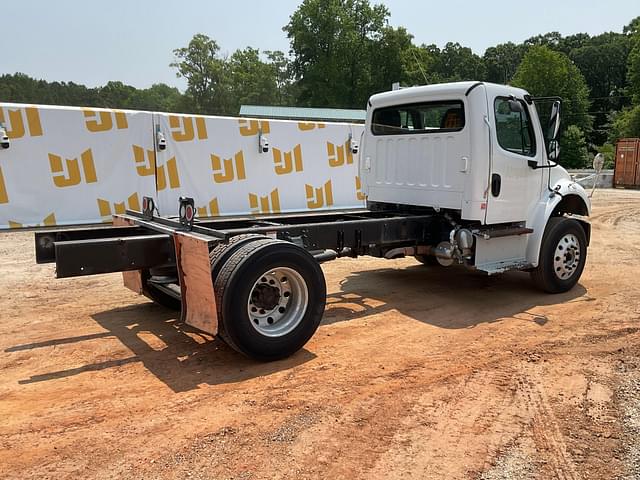 Image of Freightliner M2 equipment image 4