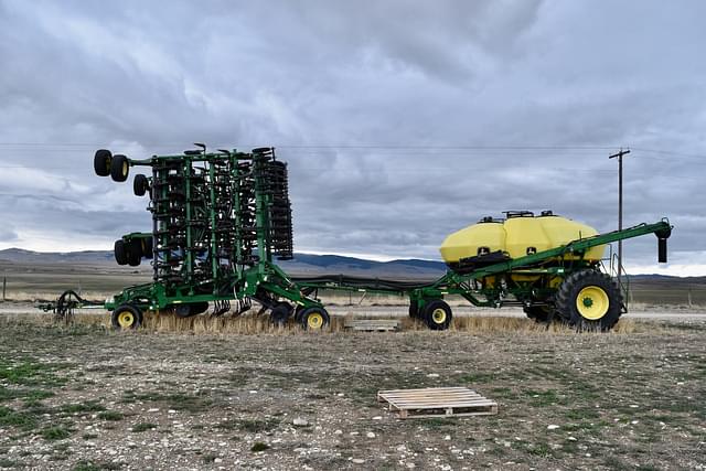Image of John Deere 1835 equipment image 1