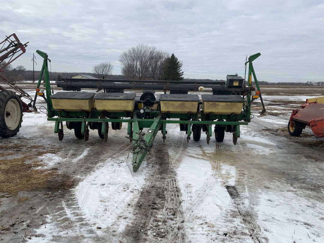 Image of John Deere 7200 Primary image