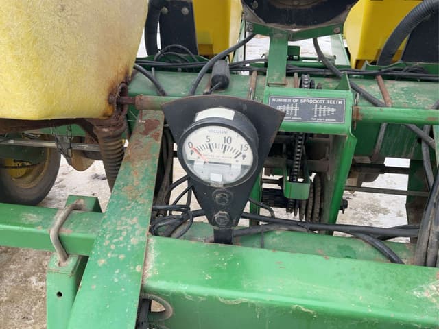 Image of John Deere 7200 equipment image 4