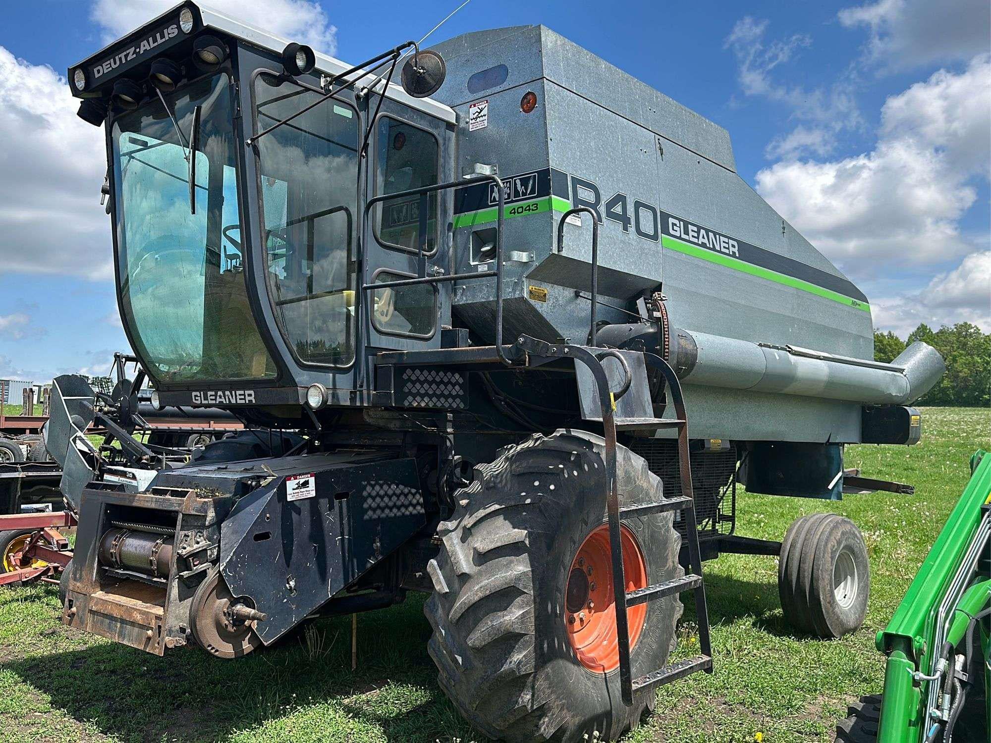 SOLD - Gleaner R40 Lot No. 30021 Combines with 2,644 Hrs | Tractor Zoom