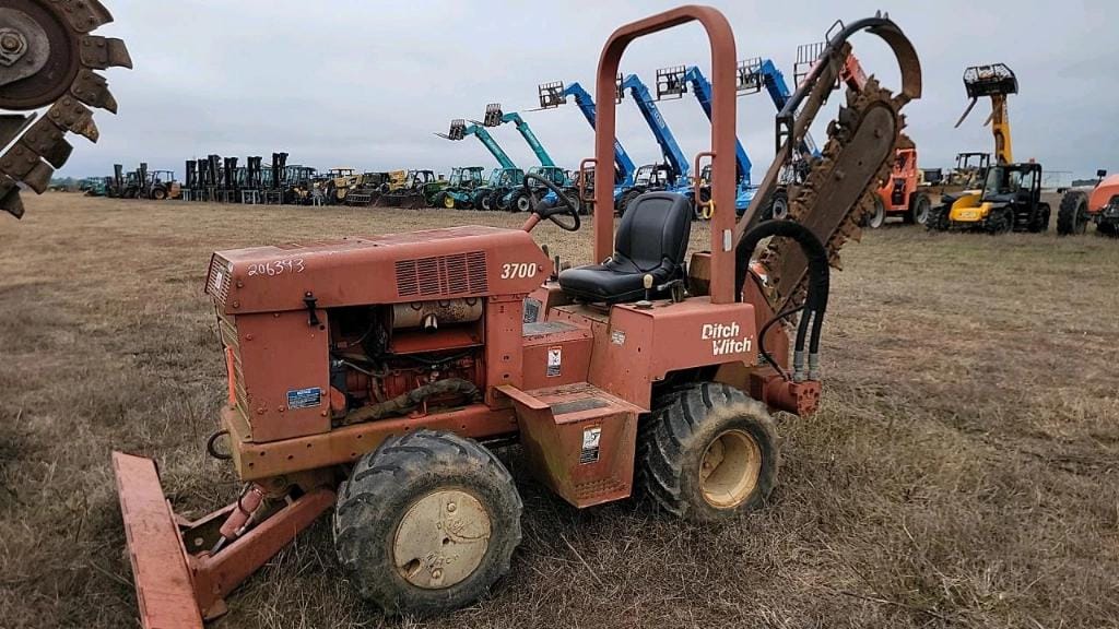 2004 Ditch Witch 3700 Equipment Image0