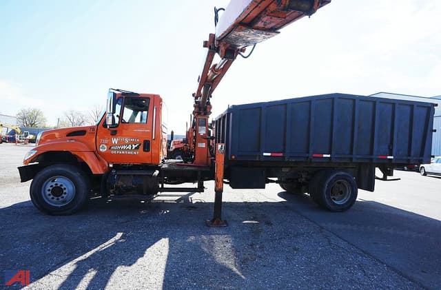 Image of International 7400 equipment image 2