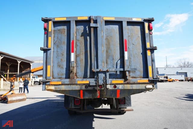 Image of International 7400 equipment image 4
