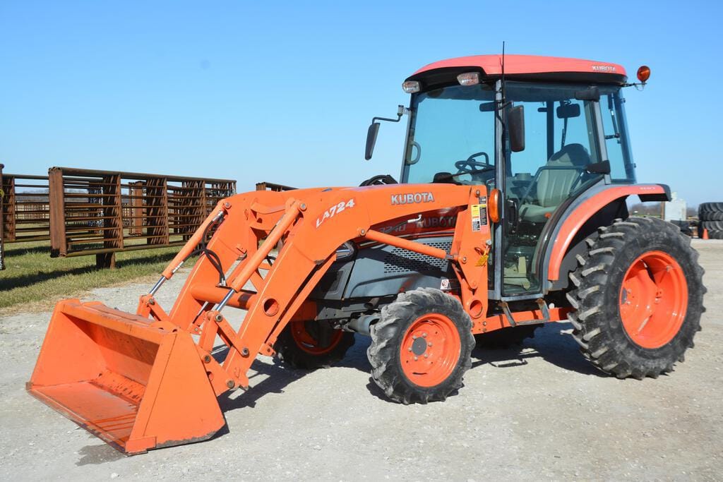 Main image Kubota L3240