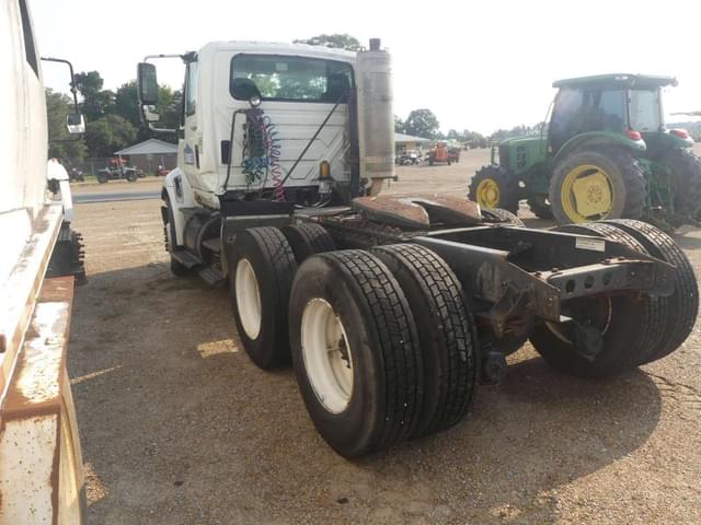 Image of International 8600 equipment image 3