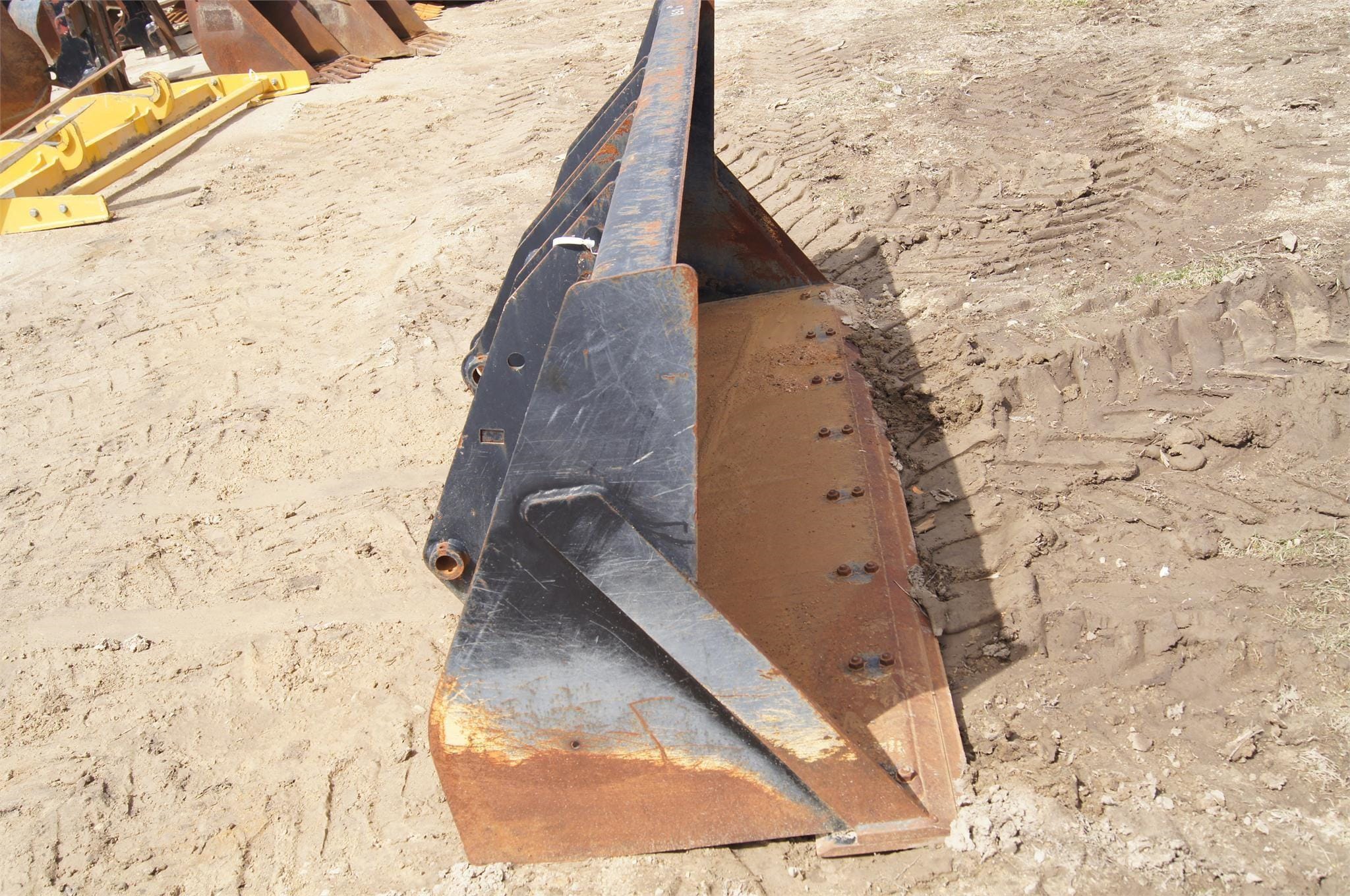 Undetermined Bucket Equipment Image0