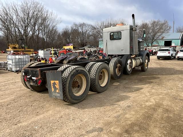 Image of Kenworth W9 equipment image 4