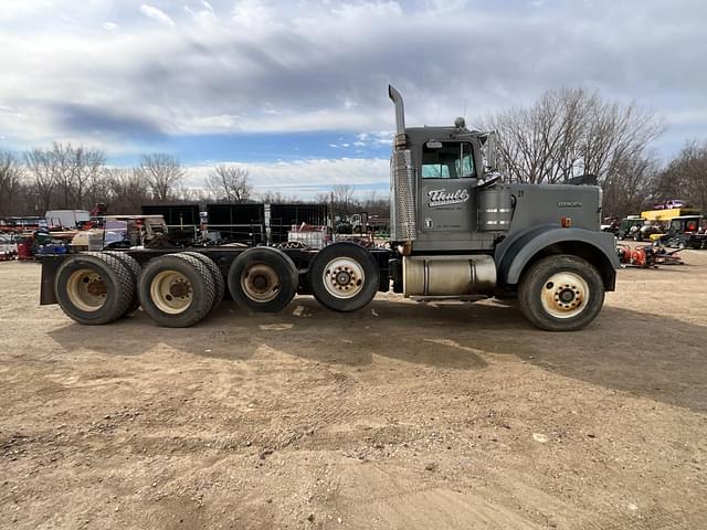 Image of Kenworth W9 equipment image 3