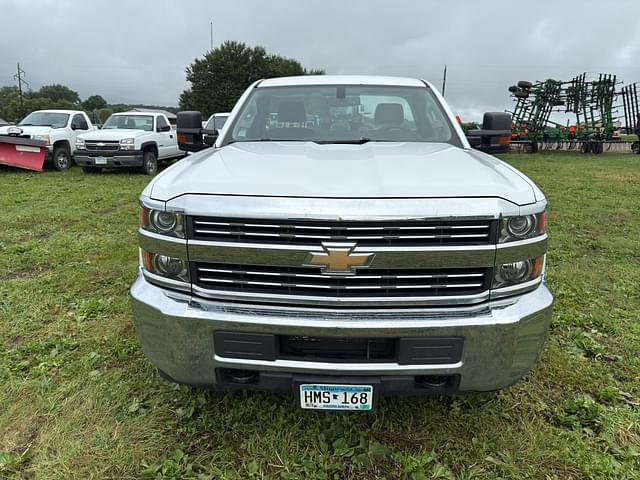 Image of Chevrolet 2500HD equipment image 2