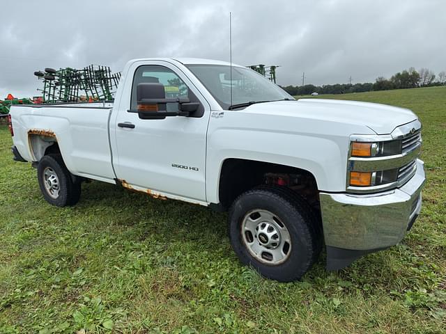 Image of Chevrolet 2500HD equipment image 3