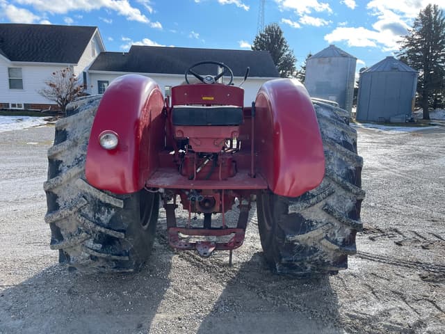 Image of International Harvester 560 equipment image 3