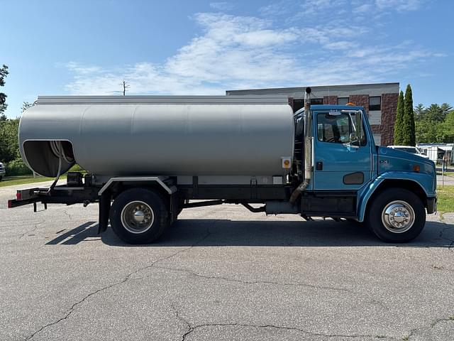 Image of Freightliner FL70 equipment image 3